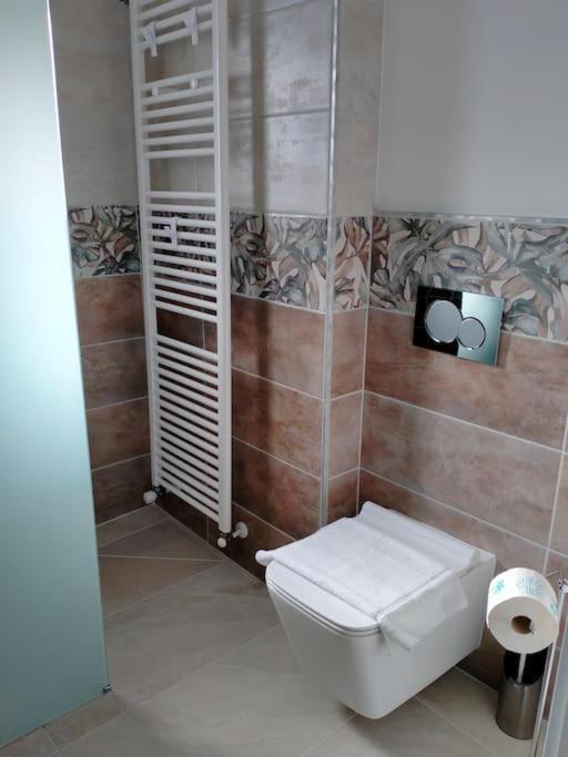 Suite Room Malpensa B&B Cardano Al Campo Exterior photo